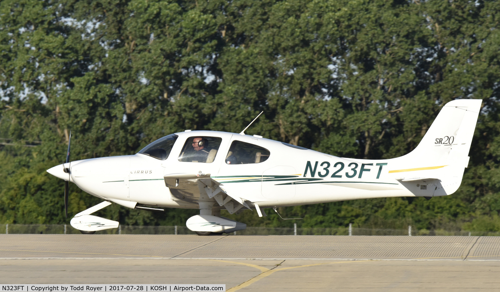 N323FT, 2004 Cirrus SR20 G2 C/N 1432, Airventure 2017