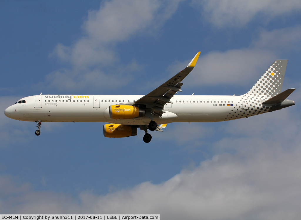 EC-MLM, 2016 Airbus A321-231 C/N 7108, Landing rwy 25R