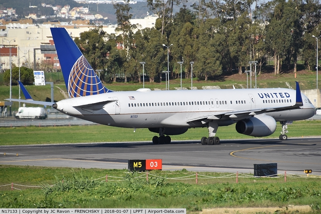 N17133, 1998 Boeing 757-224 C/N 29282, United Airlines departure to New York EWR