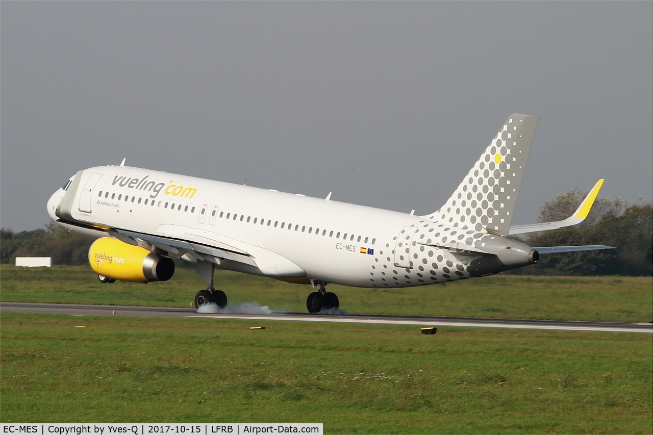 EC-MES, 2015 Airbus A320-232 C/N 6518, Airbus A320-232, Landing rwy 25L, Brest-Bretagne airport (LFRB-BES)