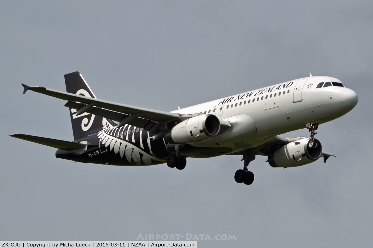 ZK-OJG, 2004 Airbus A320-232 C/N 2173, At Auckland