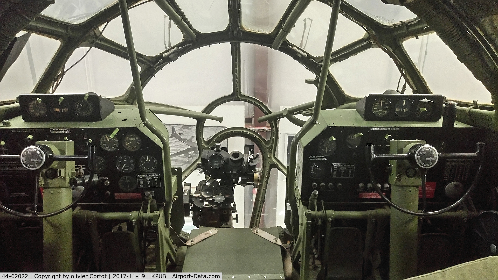 44-62022, Boeing B-29 Superfortess C/N 11499, cockpit view