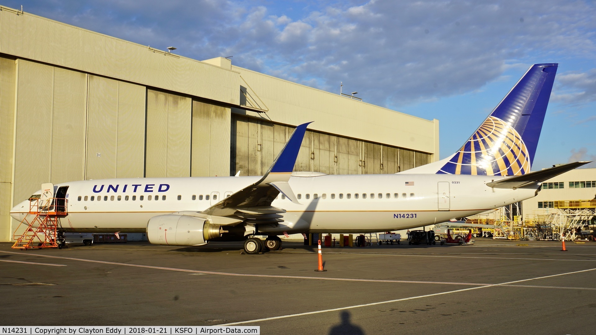 N14231, 1999 Boeing 737-824 C/N 28795, SFO 2018.