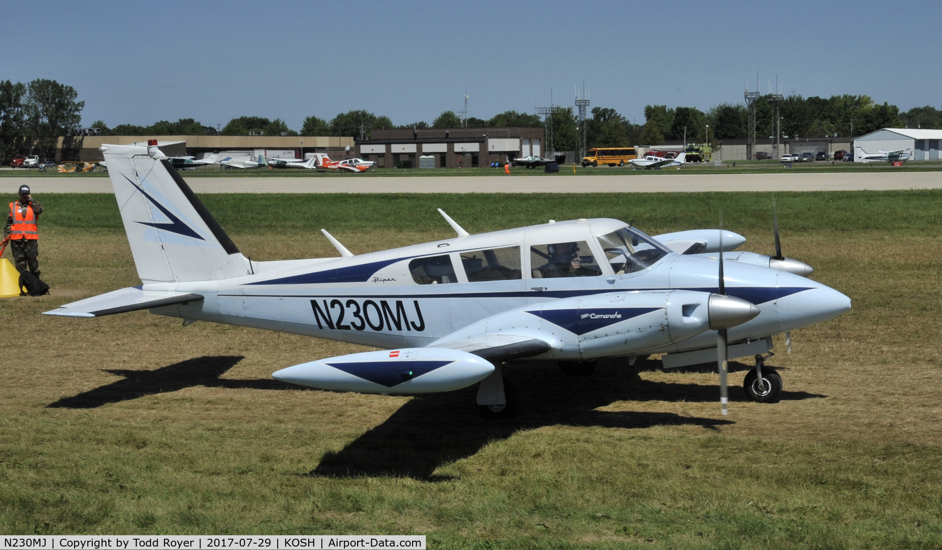 N230MJ, Piper PA-30 Twin Comanche Twin Comanche C/N 30-1302, Airventure 2017