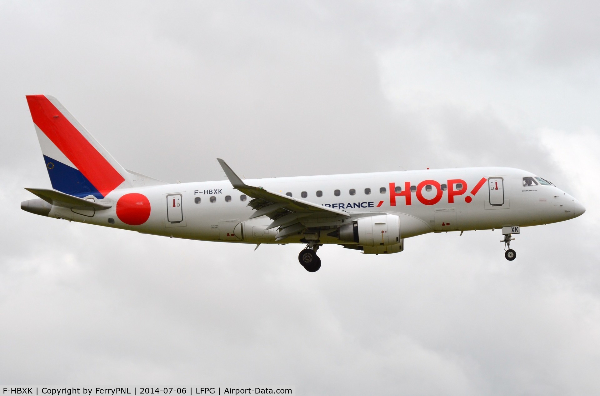 F-HBXK, 2004 Embraer 170LR (ERJ-170-100LR) C/N 17000008, Hop ERJ170 landing