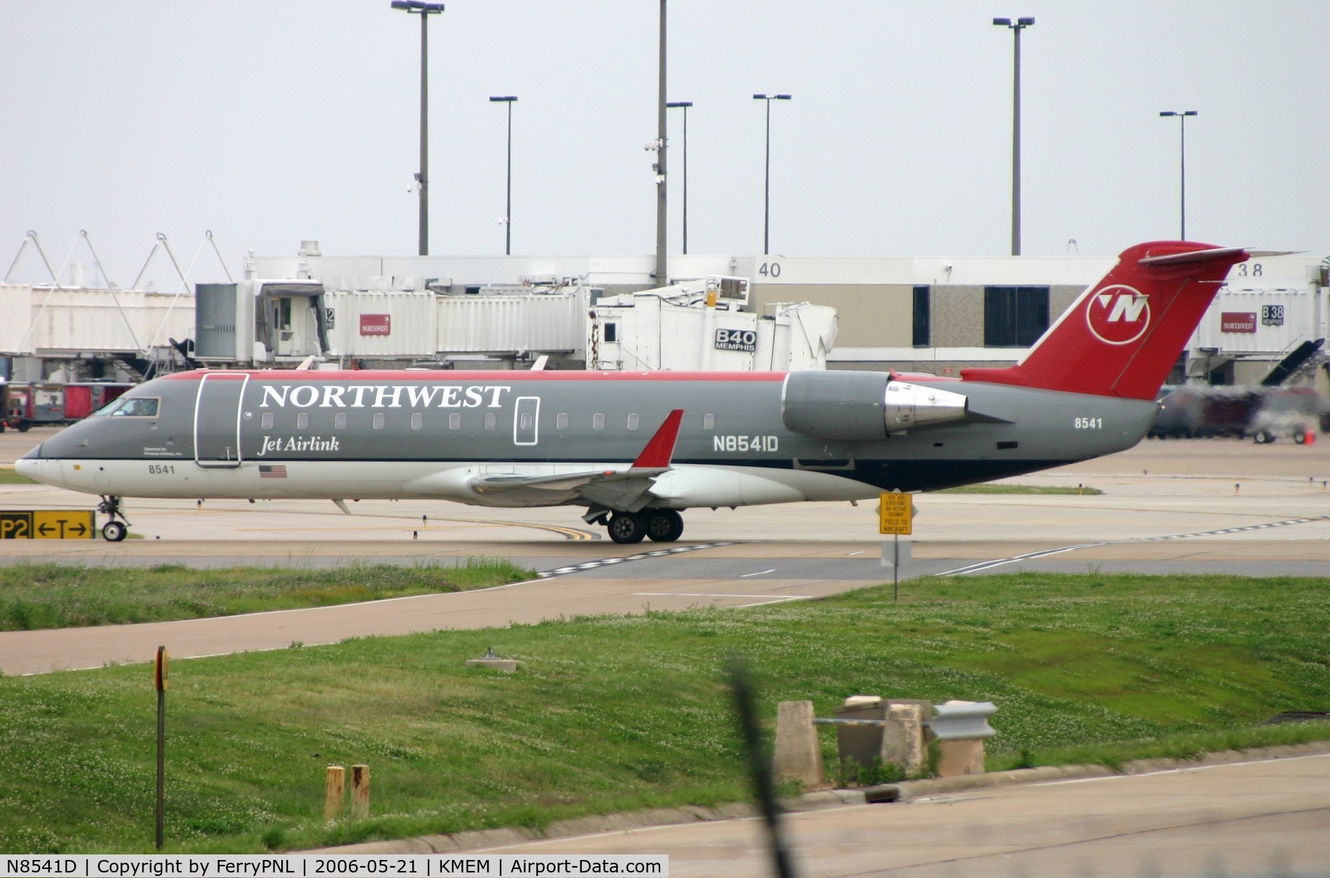 N8541D, 2001 Bombardier CRJ-200LR (CL-600-2B19) C/N 7541, Northwest CL200