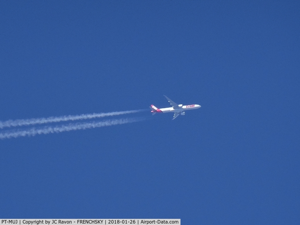 PT-MUJ, 2013 Boeing 777-32W/ER C/N 40588, JJ8070 Sao Paulo (GRU) to Frankfurt (FRA) overflying Cognac city