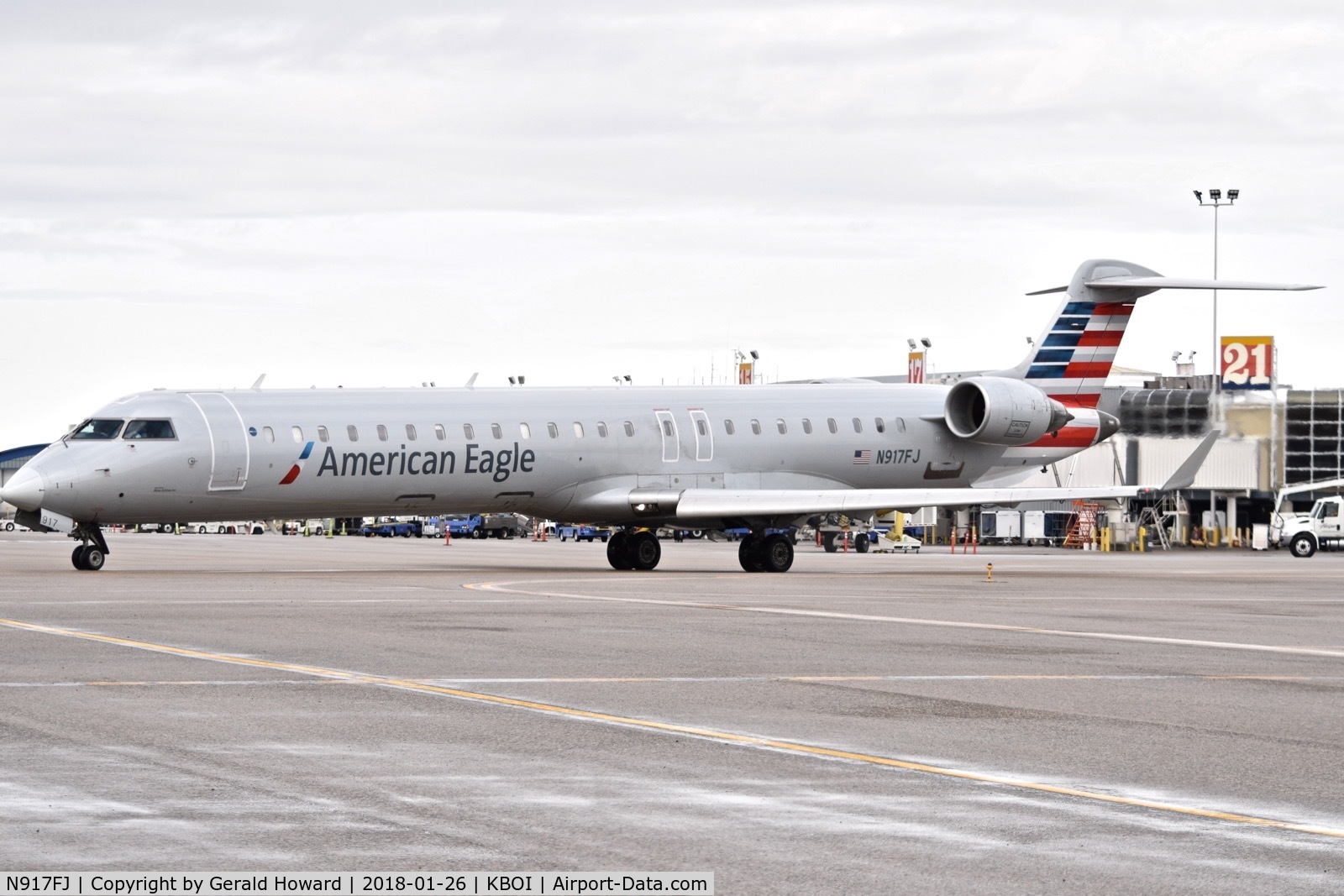 N917FJ, 2004 Bombardier CRJ-900ER (CL-600-2D24) C/N 15017, Taxiing to Alpha from the gate.