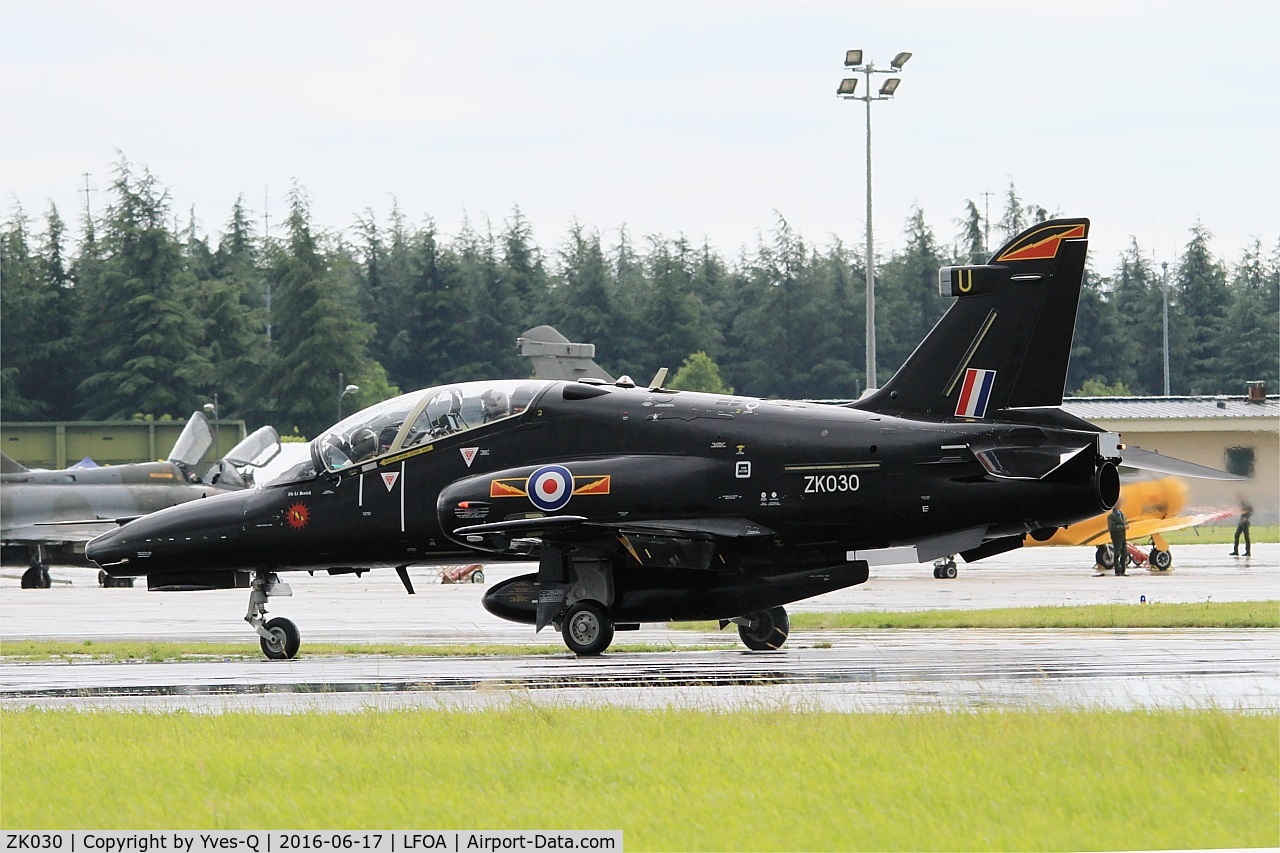 ZK030, 2010 British Aerospace Hawk T2 C/N RT021/1259, Royal Air Force British Aerospace Hawk T.2, Taxiing to static park, Avord Air Base 702 (LFOA) Open day 2016