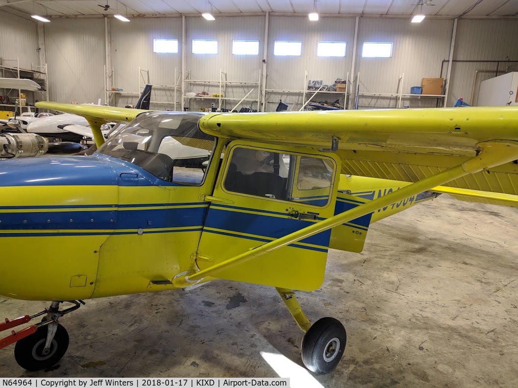 N64964, 1982 Cessna 172P C/N 17275660, In the FBO hanger at New Century Air Service