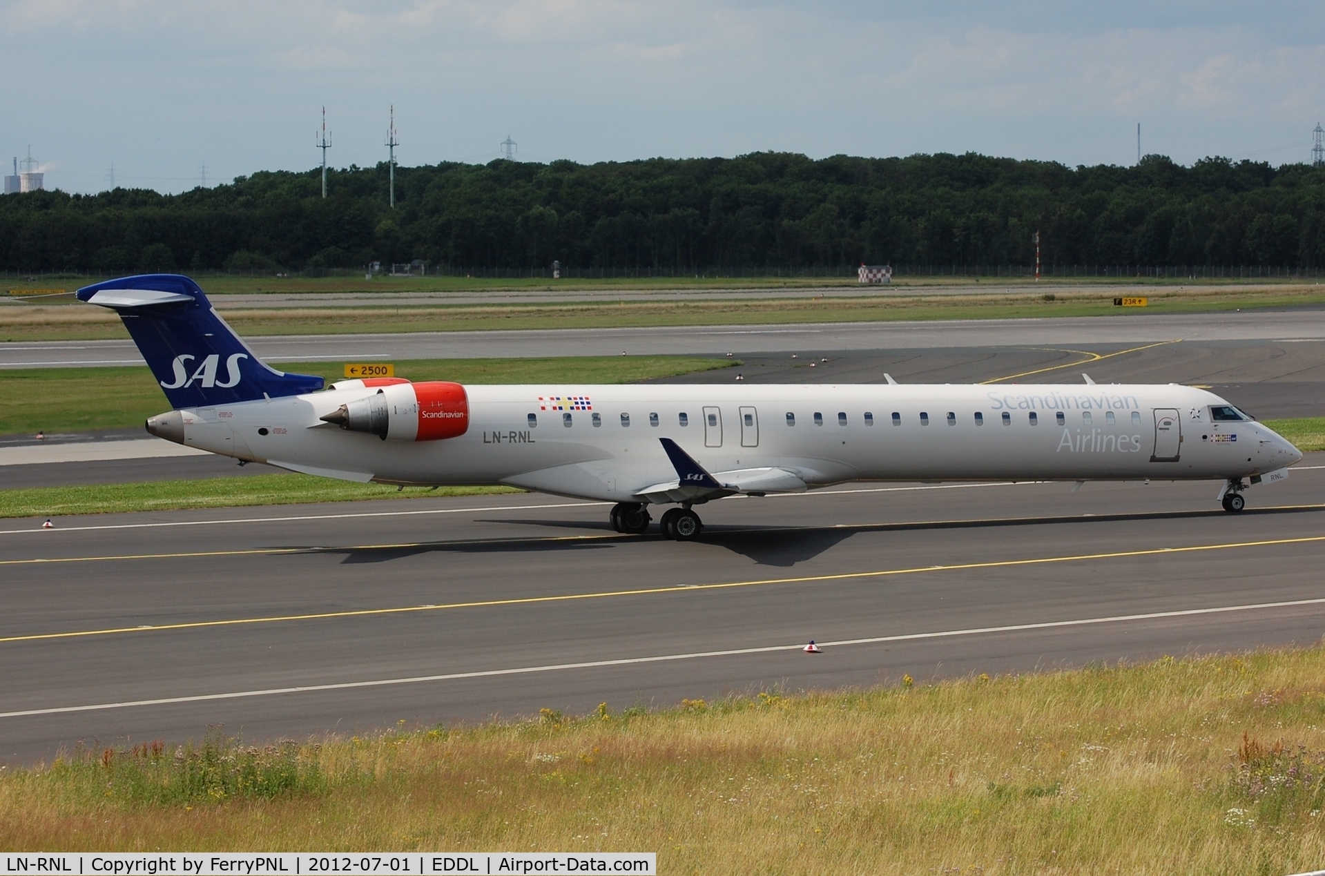 LN-RNL, 2010 Bombardier CRJ-900LR (CL-600-2D24) C/N 15250, SAS CL900 for departure from DUS. Later re-regd to OY-KFM.