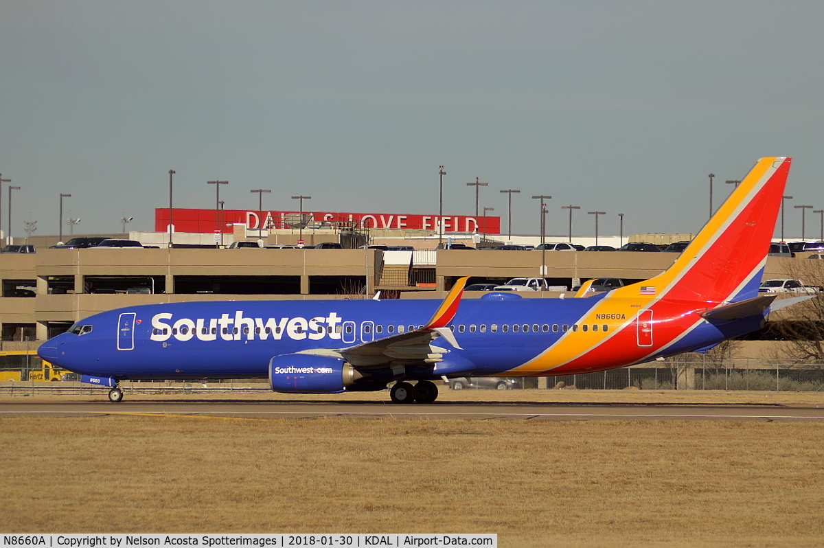N8660A, 2015 Boeing 737-8H4 C/N 36654, Taxing to the gate