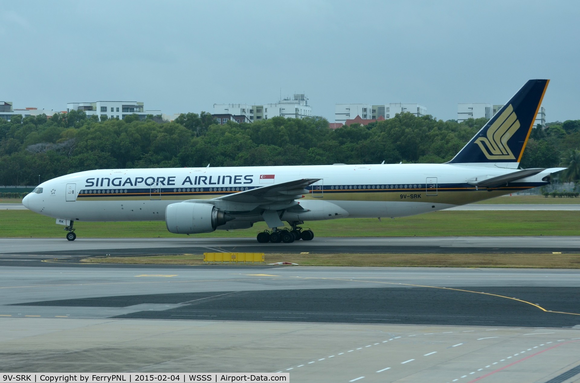 9V-SRK, 2002 Boeing 777-212/ER C/N 28529, Singpore B772 went to VCV for storage and then to Vim Airlines. Now stored again.