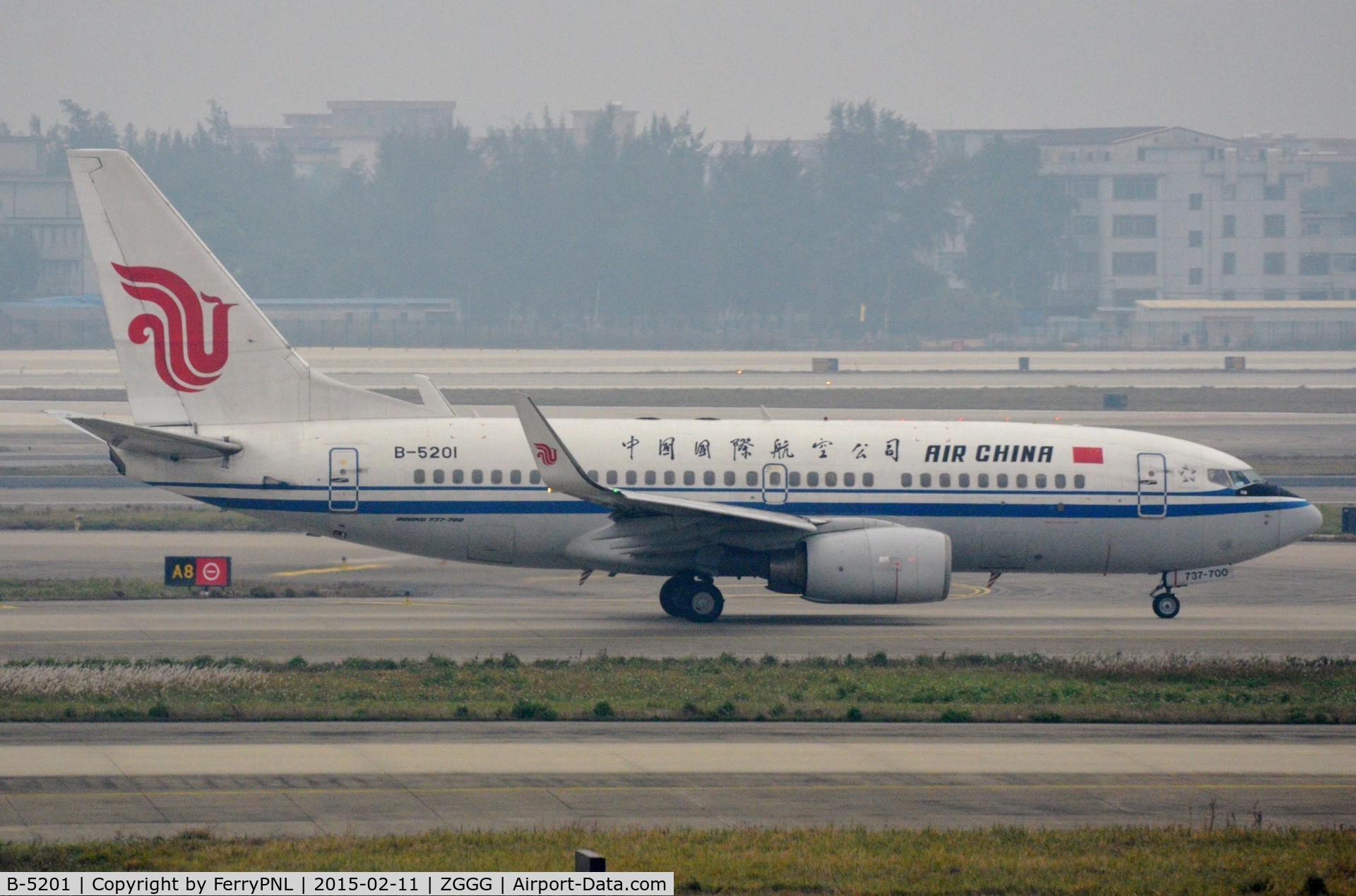 B-5201, 2005 Boeing 737-79L C/N 34023, Air China B737 departing a grey CAN.