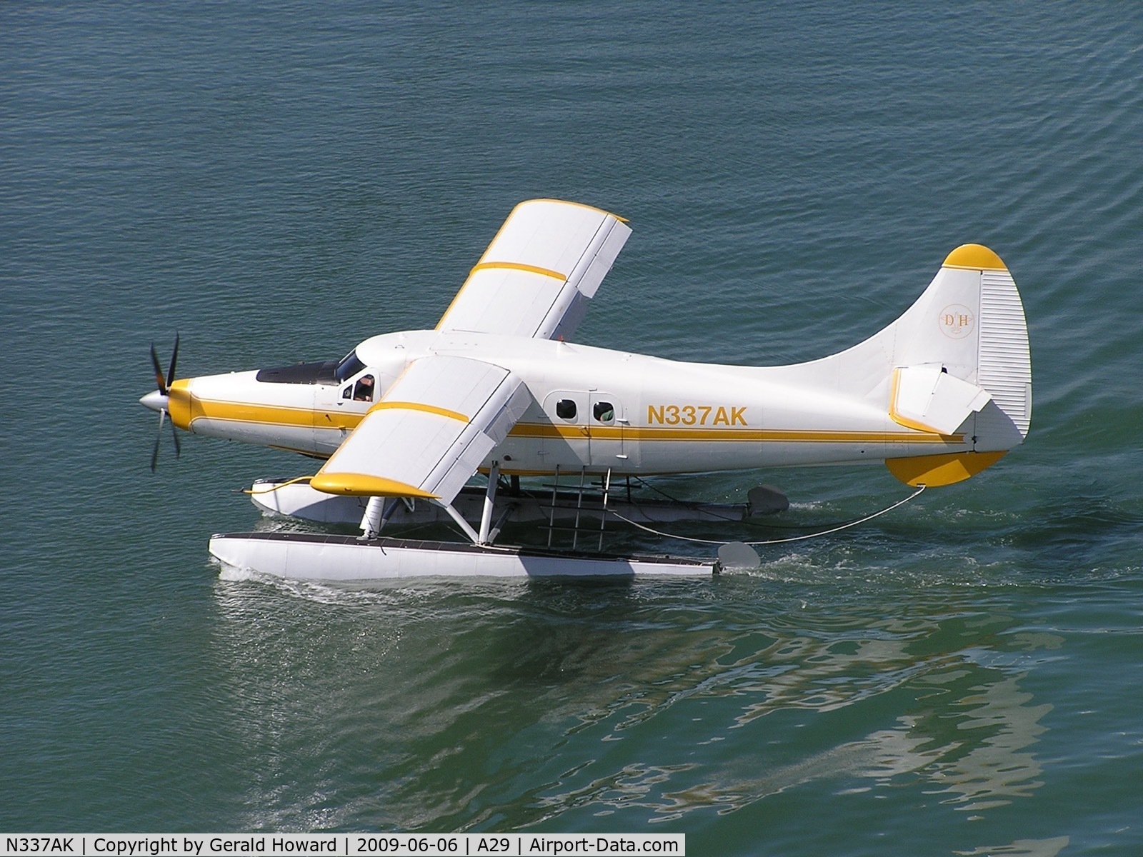 N337AK, 1961 De Havilland Canada DHC-3 Otter C/N 418, Taxiing in the Sitka harbor.
