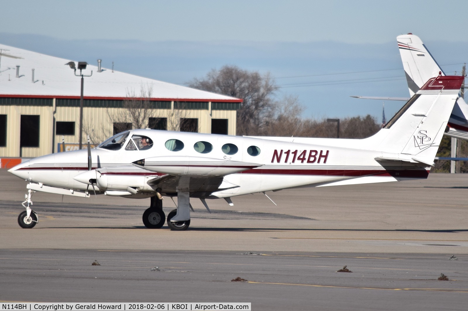 N114BH, 1981 Cessna 340A C/N 340A1230, Taxiing from north GA ramp.