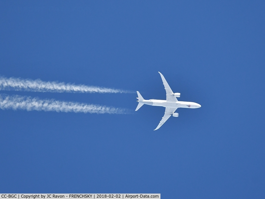 CC-BGC, 2015 Boeing 787-9 Dreamliner C/N 35321, LA706 SANTIAGO / MADRID overflying Lisbonne airport