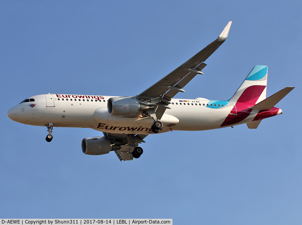 D-AEWE, 2016 Airbus A320-214 C/N 7056, Landing rwy 25R