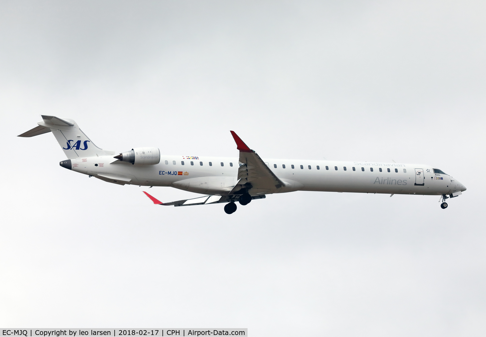 EC-MJQ, 2016 Bombardier CRJ-1000 (CL-600-2E25) C/N 19047, Copenhagen app to R-04L