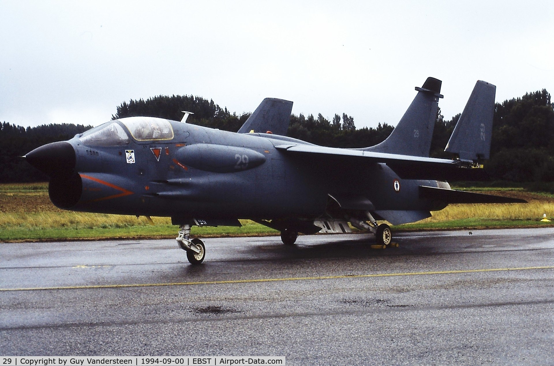 29, Vought F-8E(FN) Crusader C/N 1246, French Marine Crusader at Brustem Airshow 1994