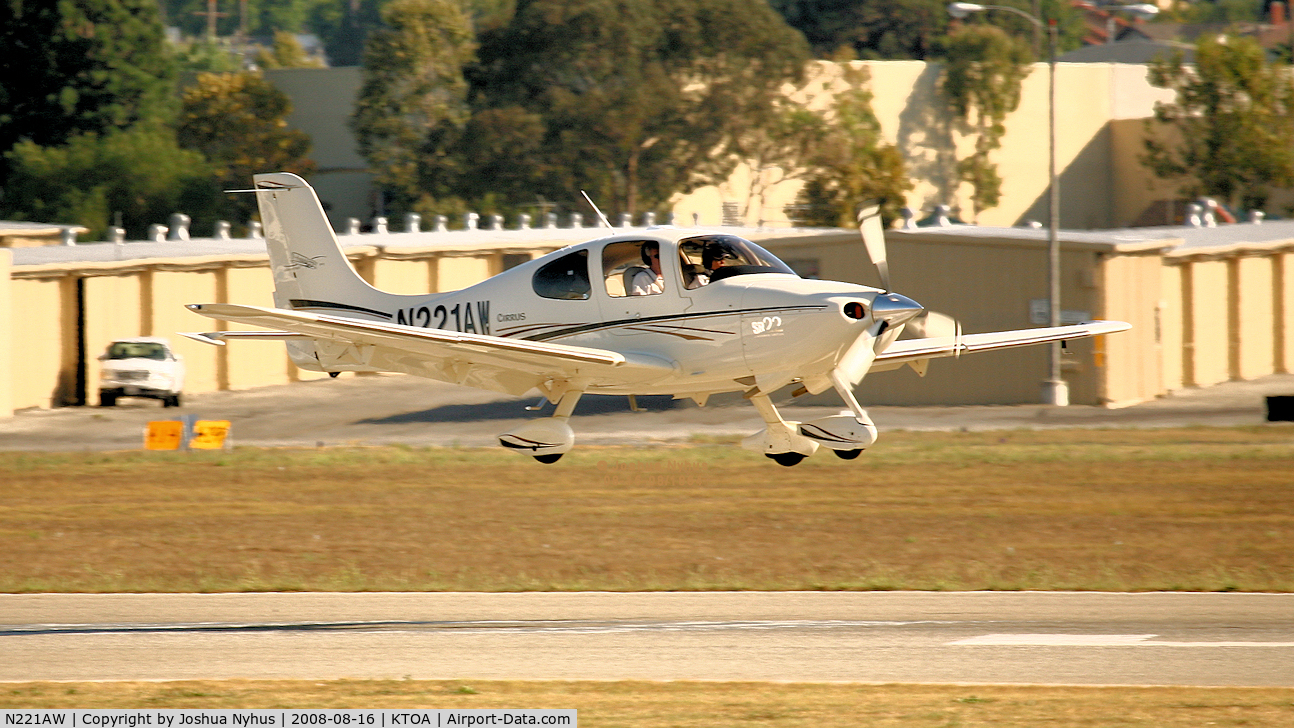 N221AW, 2003 Cirrus SR22 C/N 0758, Landing at TOA