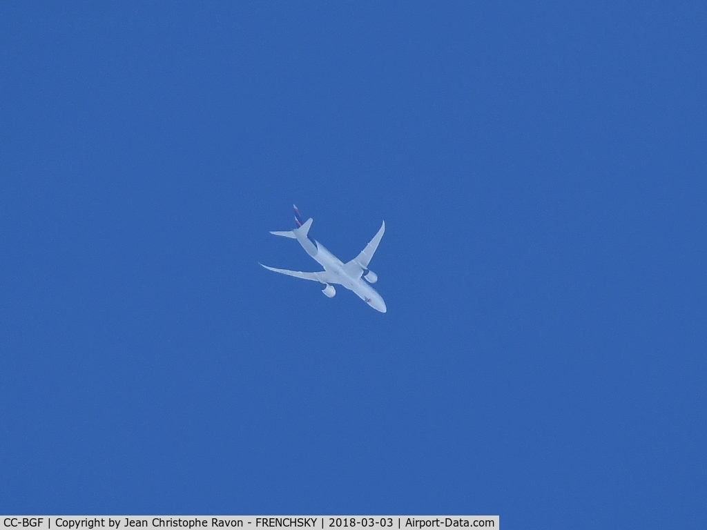 CC-BGF, 2015 Boeing 787-9 Dreamliner Dreamliner C/N 38479, overflying Bordeaux city, LATAM Airlines 704 level 400