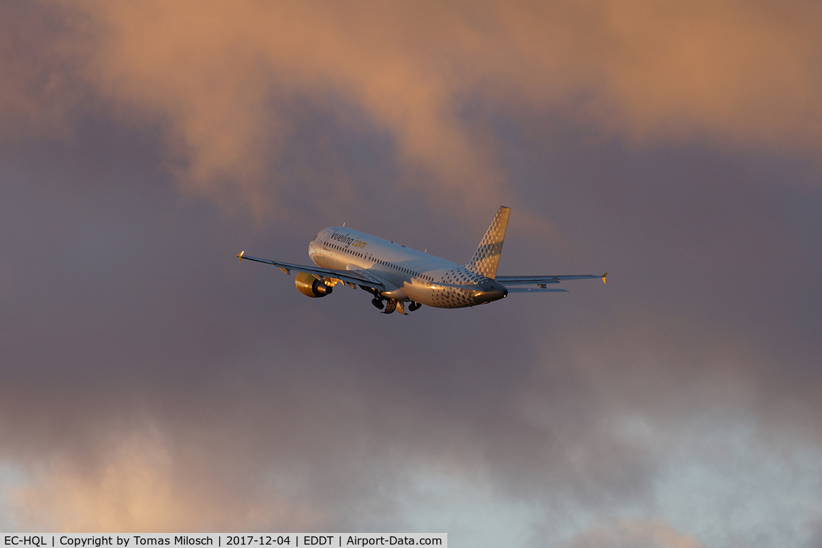 EC-HQL, 2001 Airbus A320-214 C/N 1461, Leaving TXL minutes before sunset