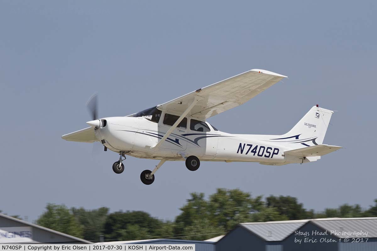 N740SP, 2000 Cessna 172S C/N 172S8671, Cessna 172 departing Airventure