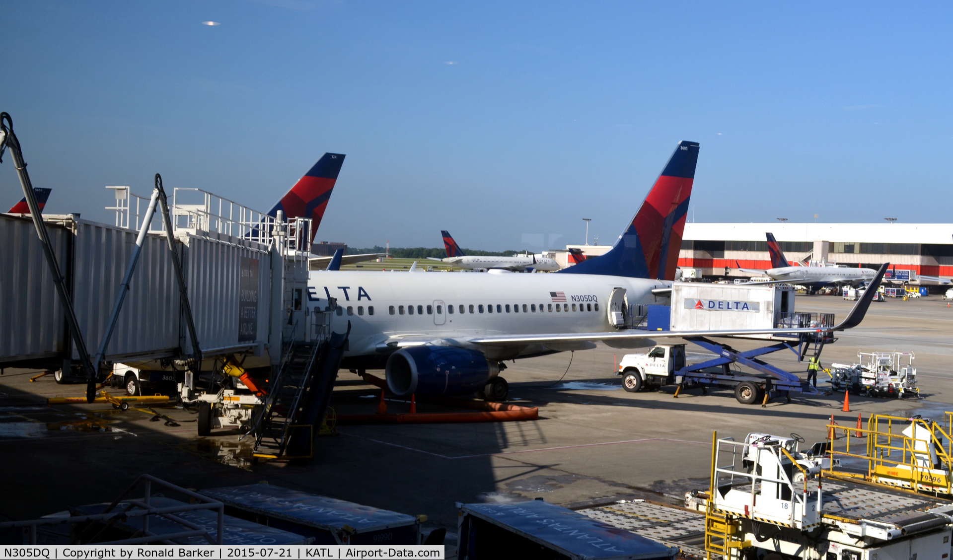 N305DQ, Boeing 737-732 C/N 29645, At the gate Atlanta