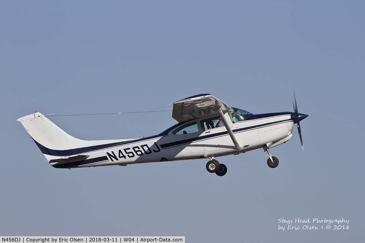 N456DJ, 1982 Cessna TR182 Turbo Skylane RG C/N R18201888, Cessna TR182 departing Ocean Shores.