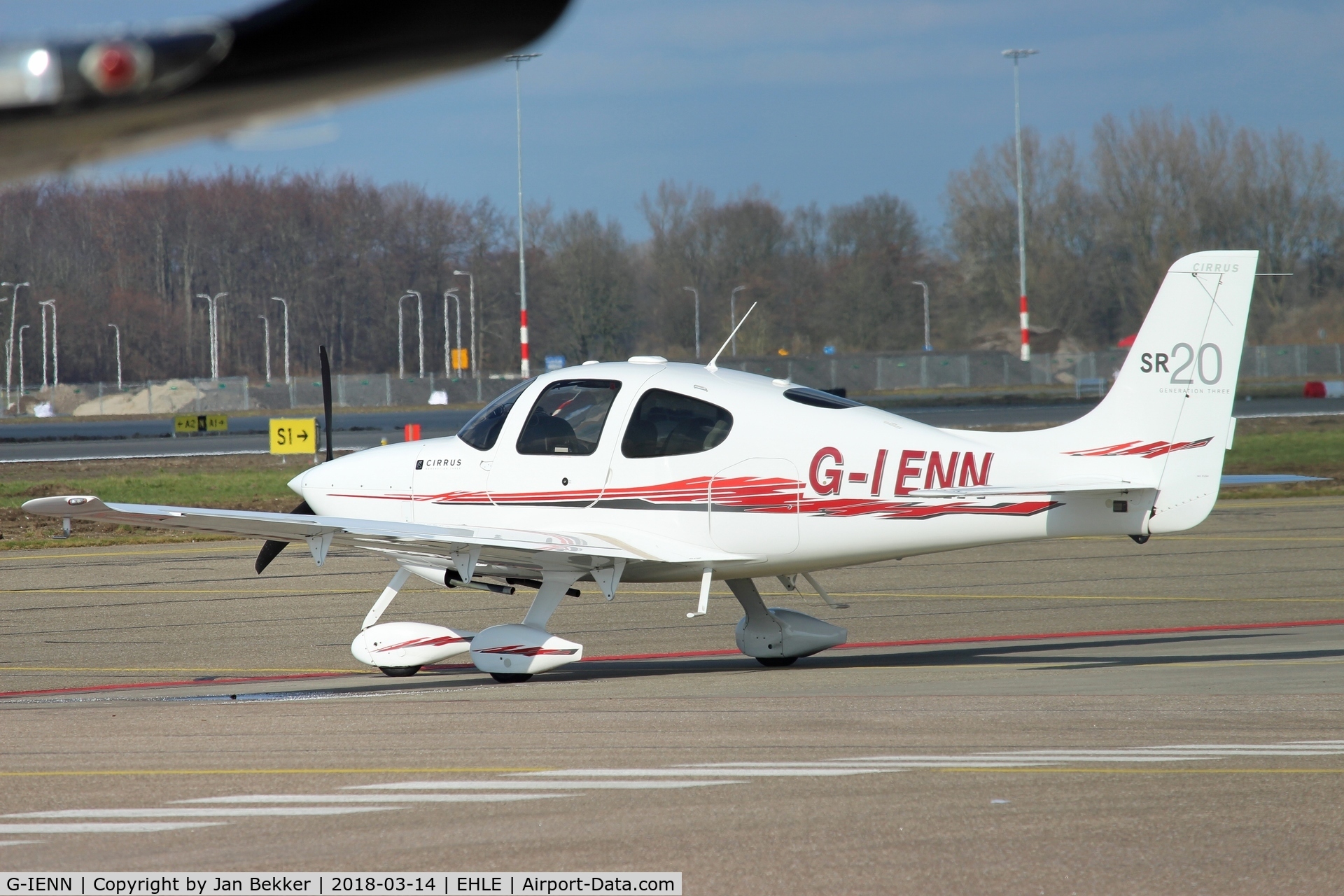 G-IENN, 2008 Cirrus SR20 C/N 1899, Lelystad Airport