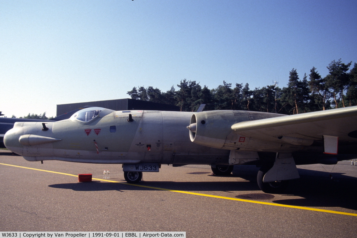WJ633, 1954 English Electric Canberra T.17 C/N HP-200B, RAF 360 sqn Canberra T.17 at Kleine Brogel Air Base, Belgium, 1991