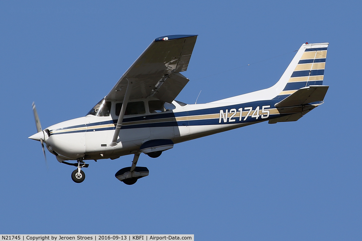 N21745, 1974 Cessna 172M C/N 17264000, KBFI