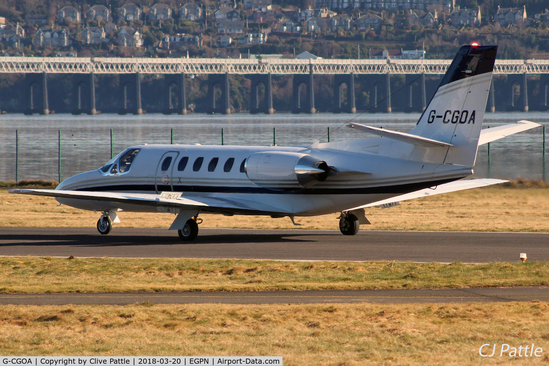 G-CGOA, 1980 Cessna 550 Citation II C/N 550-0183, Taxy to parking at Dundee