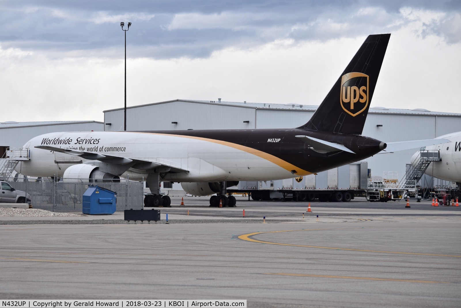 N432UP, 1993 Boeing 757-24APF C/N 25463, Parked on the UPS ramp.