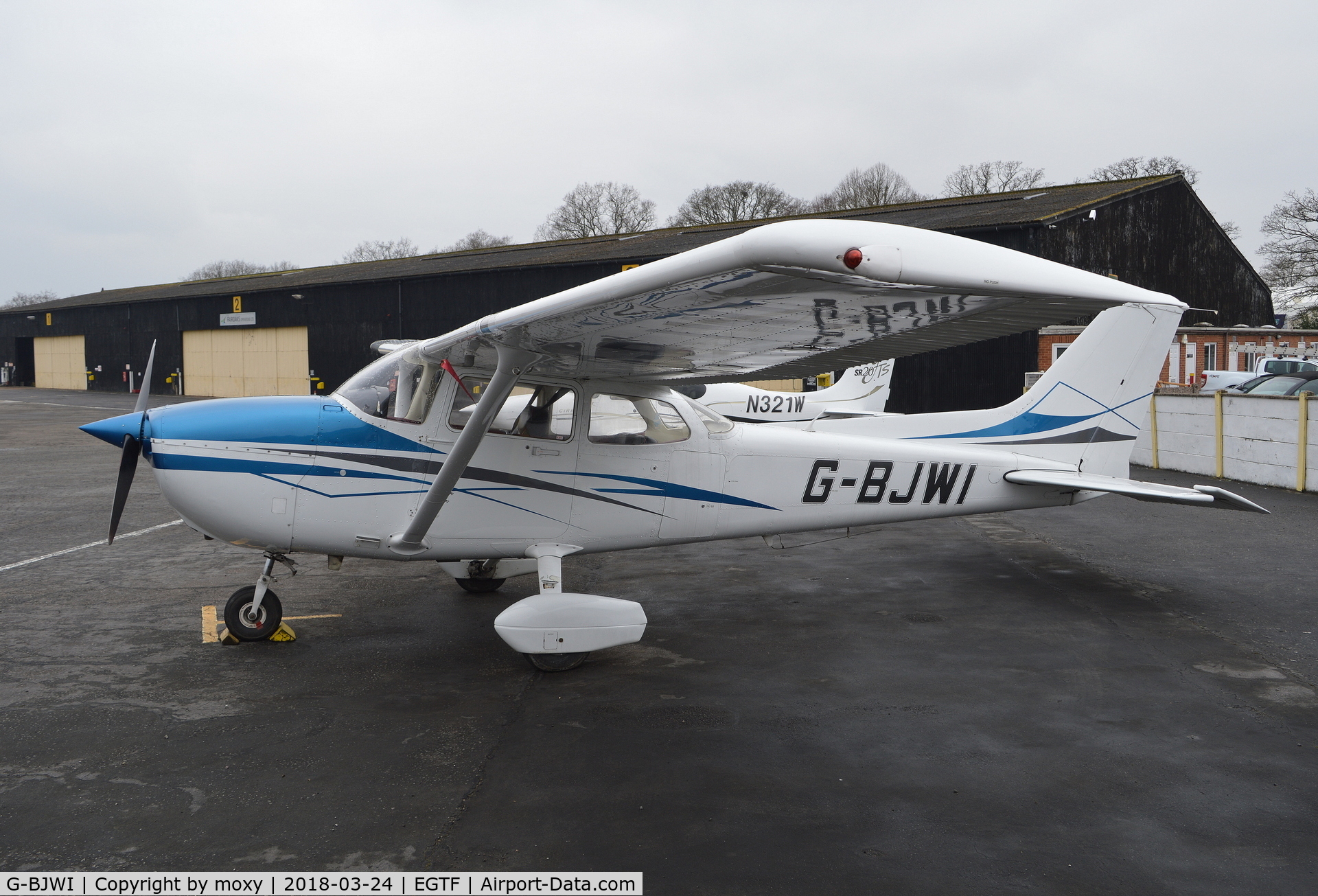 G-BJWI, 1982 Reims F172P Skyhawk C/N 2172, Reims Cessna F172P Skyhawk at Fairoaks.