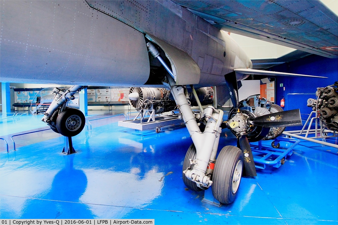 01, Dassault Mirage G8 C/N 01, Dassault Mirage G8, Main landing gear close up view, Air & Space Museum Paris-Le Bourget (LFPB)