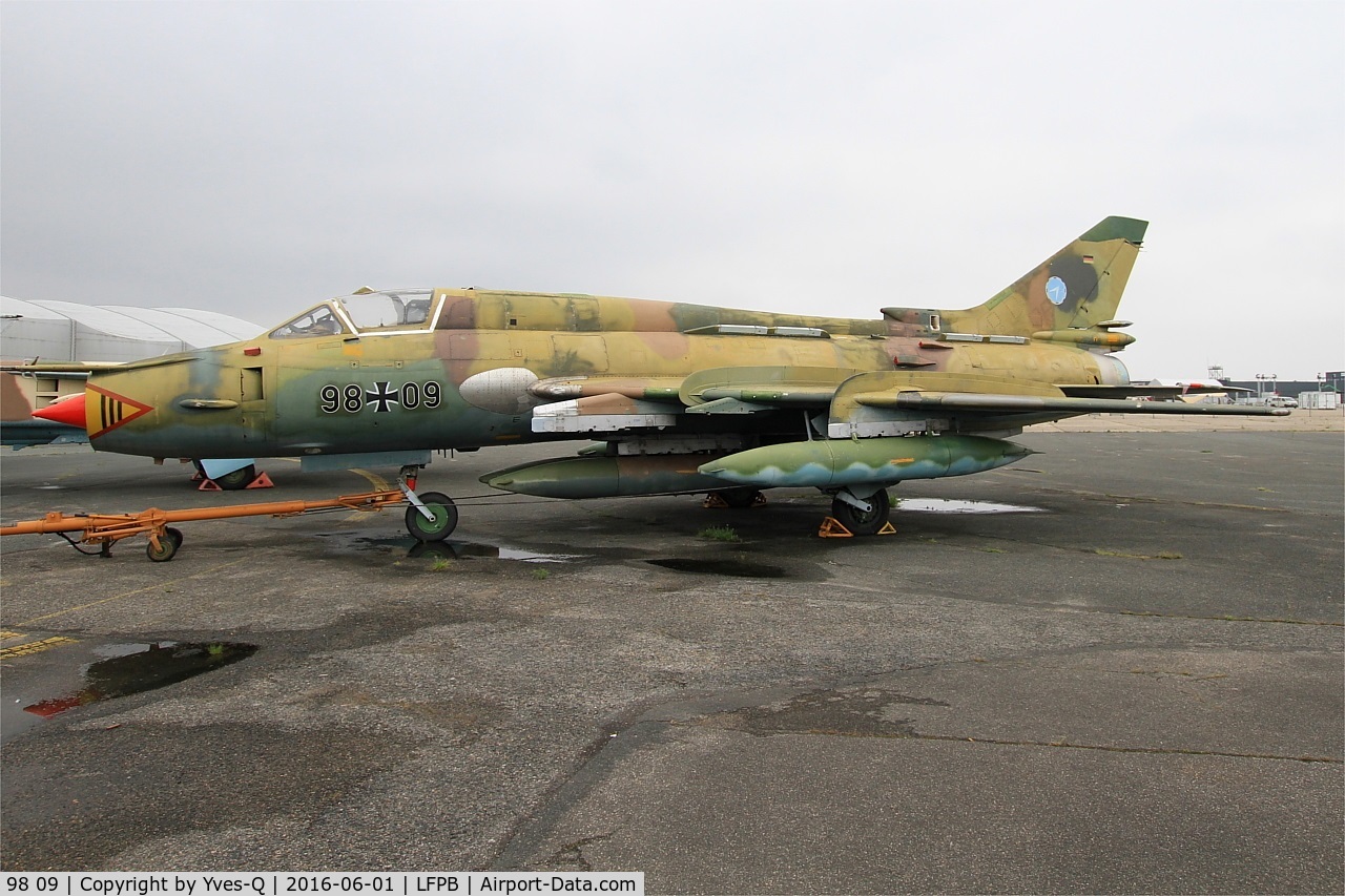 98 09, Sukhoi Su-22M-4 C/N 30916, Sukhoi Su-22M-4, Air & Space Museum Paris-Le Bourget (LFPB-LBG)
