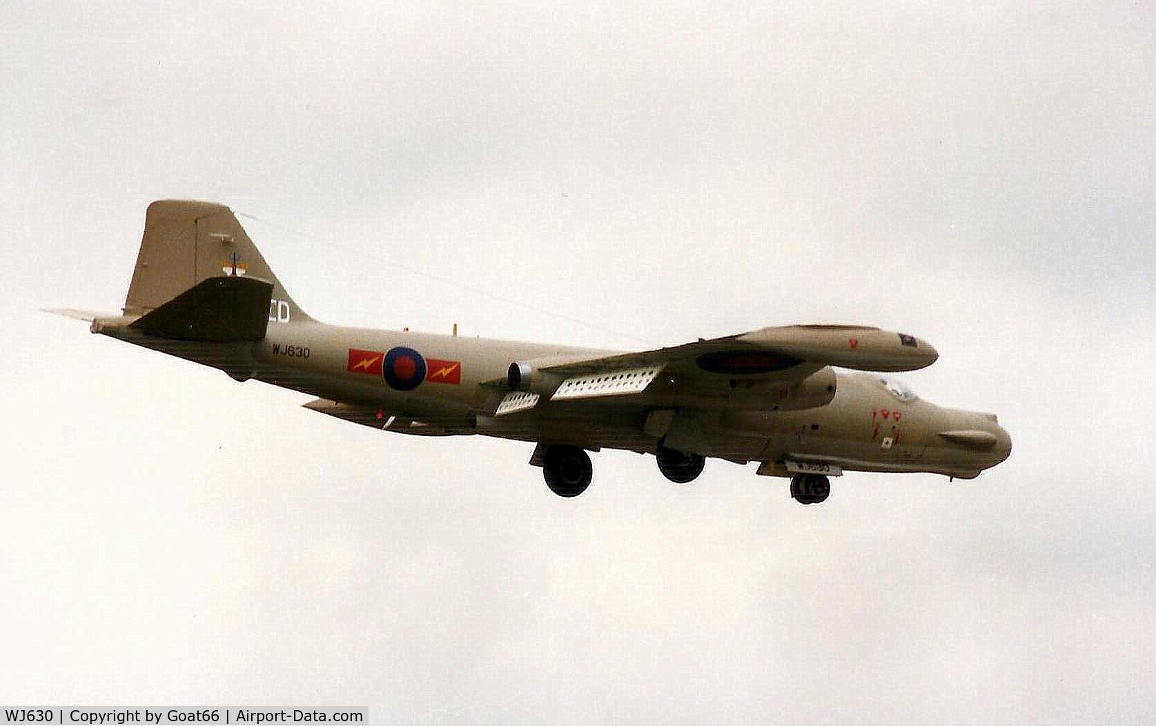 WJ630, 1954 English Electric Canberra T.17 C/N HP-197B, Landing at RAF Wyton, June 1988
