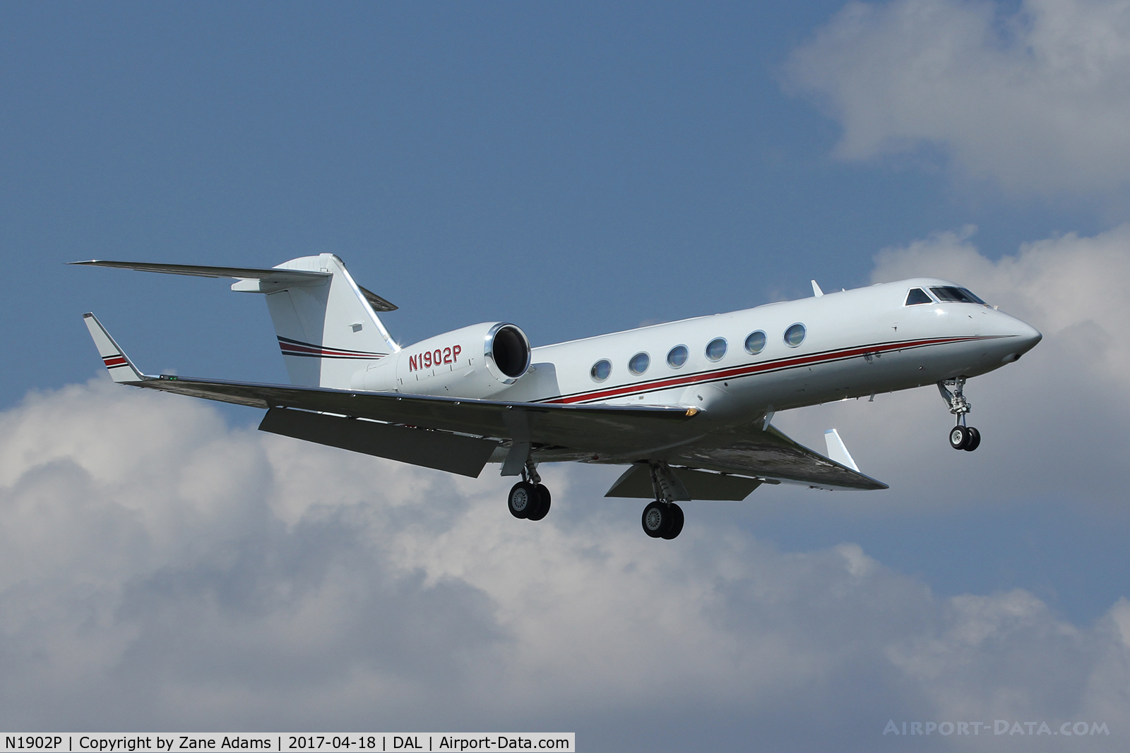 N1902P, 2010 Gulfstream Aerospace GIV-X (G450) C/N 4192, Arriving at Dallas Love Field