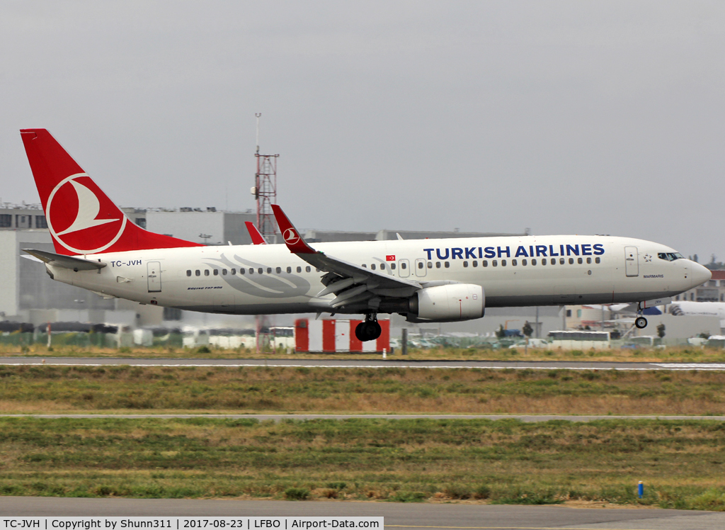 TC-JVH, 2015 Boeing 737-8F2 C/N 60012, Landing rwy 32R