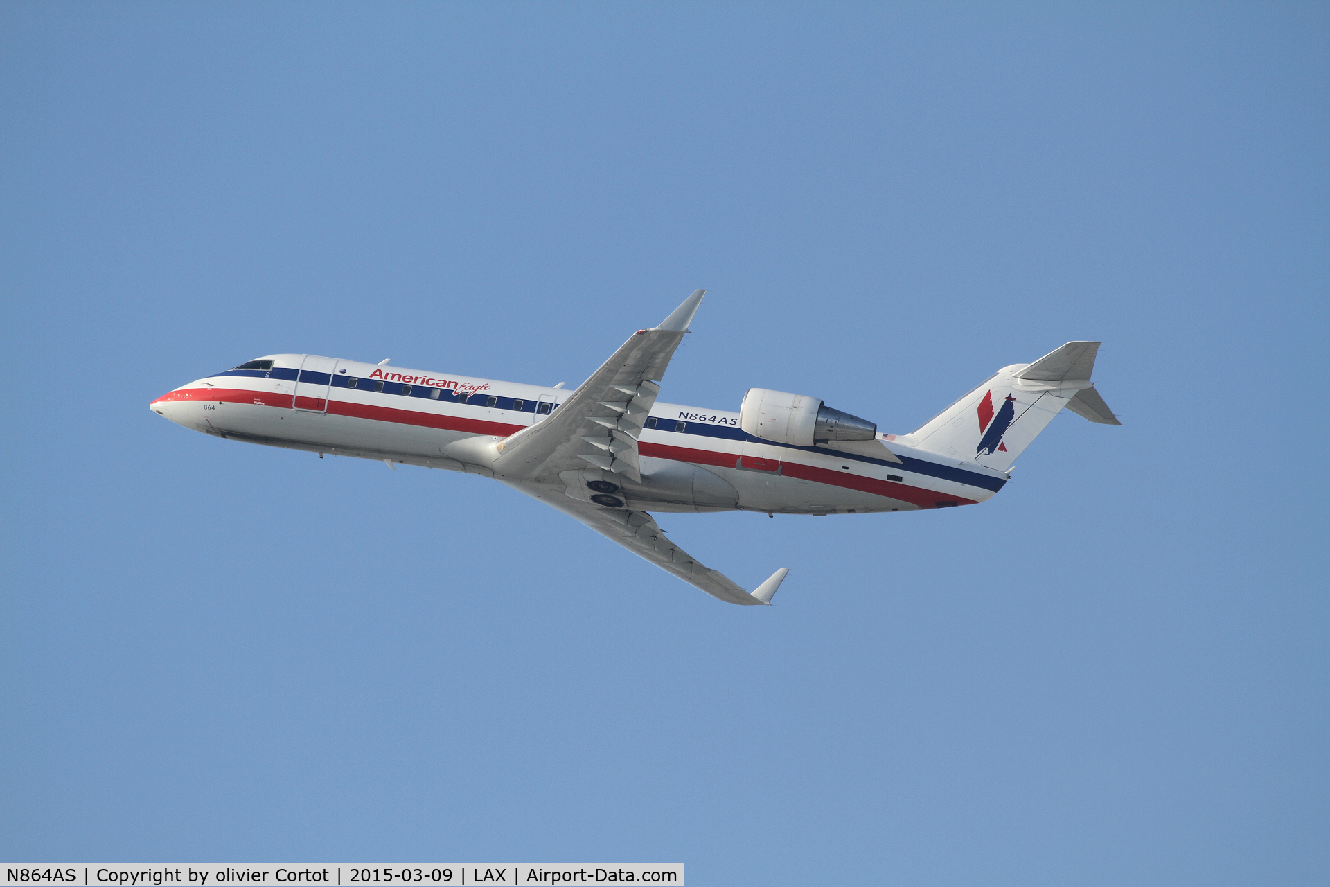 N864AS, 2001 Bombardier CRJ-200ER (CL-600-2B19) C/N 7502, leaving LA