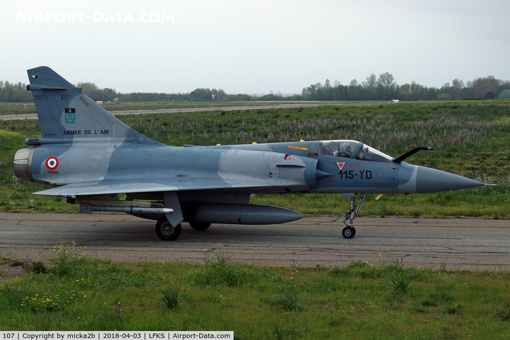107, Dassault Mirage 2000C C/N 372, Taxiing