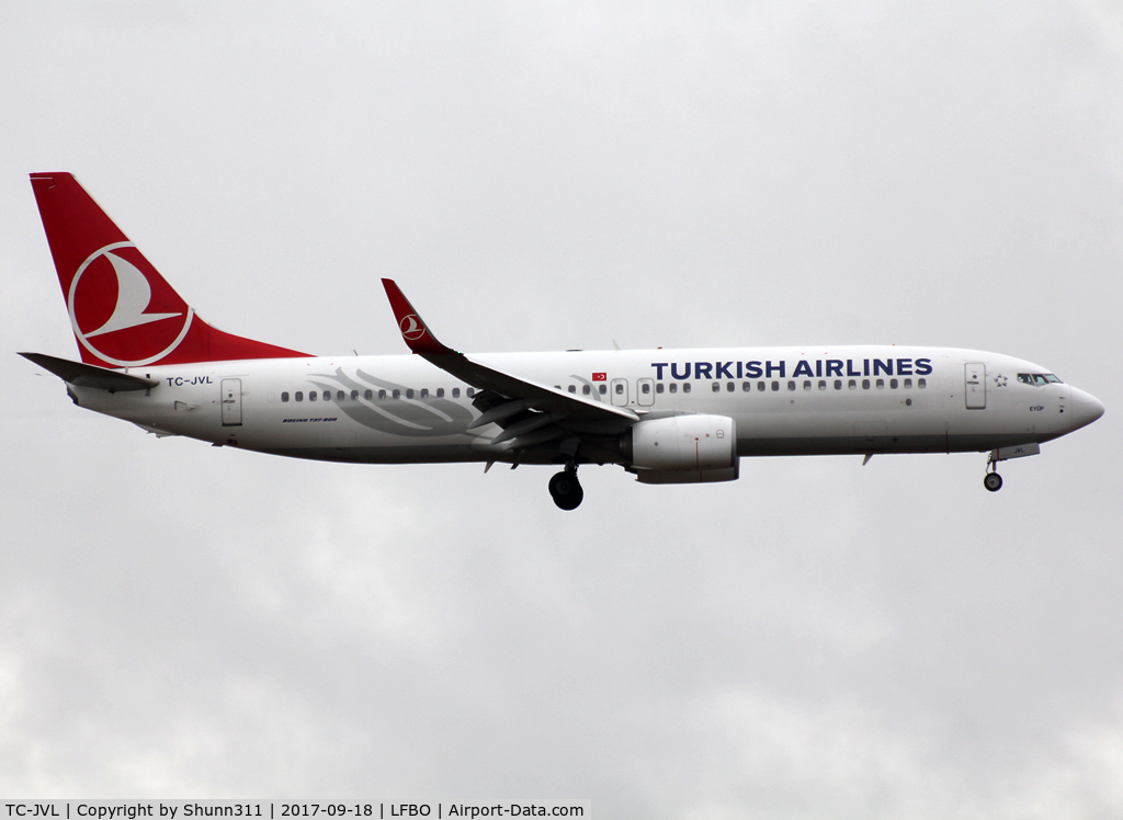 TC-JVL, 2016 Boeing 737-8F2 C/N 60017, Landing rwy 32L