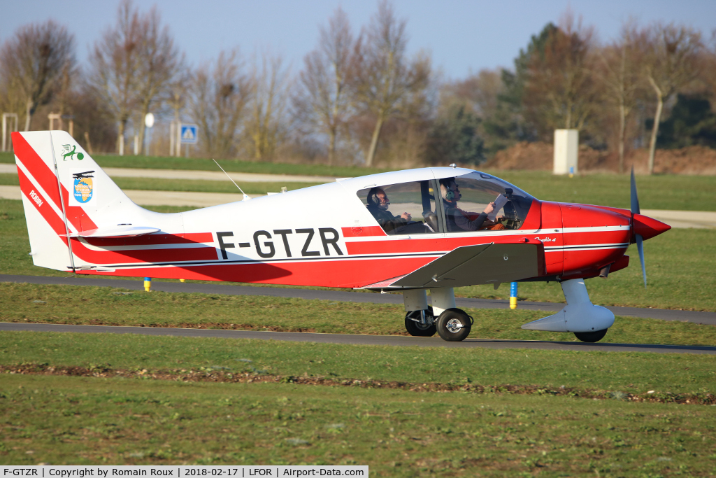 F-GTZR, Robin DR-400-140B Major C/N 2463, Taxiing