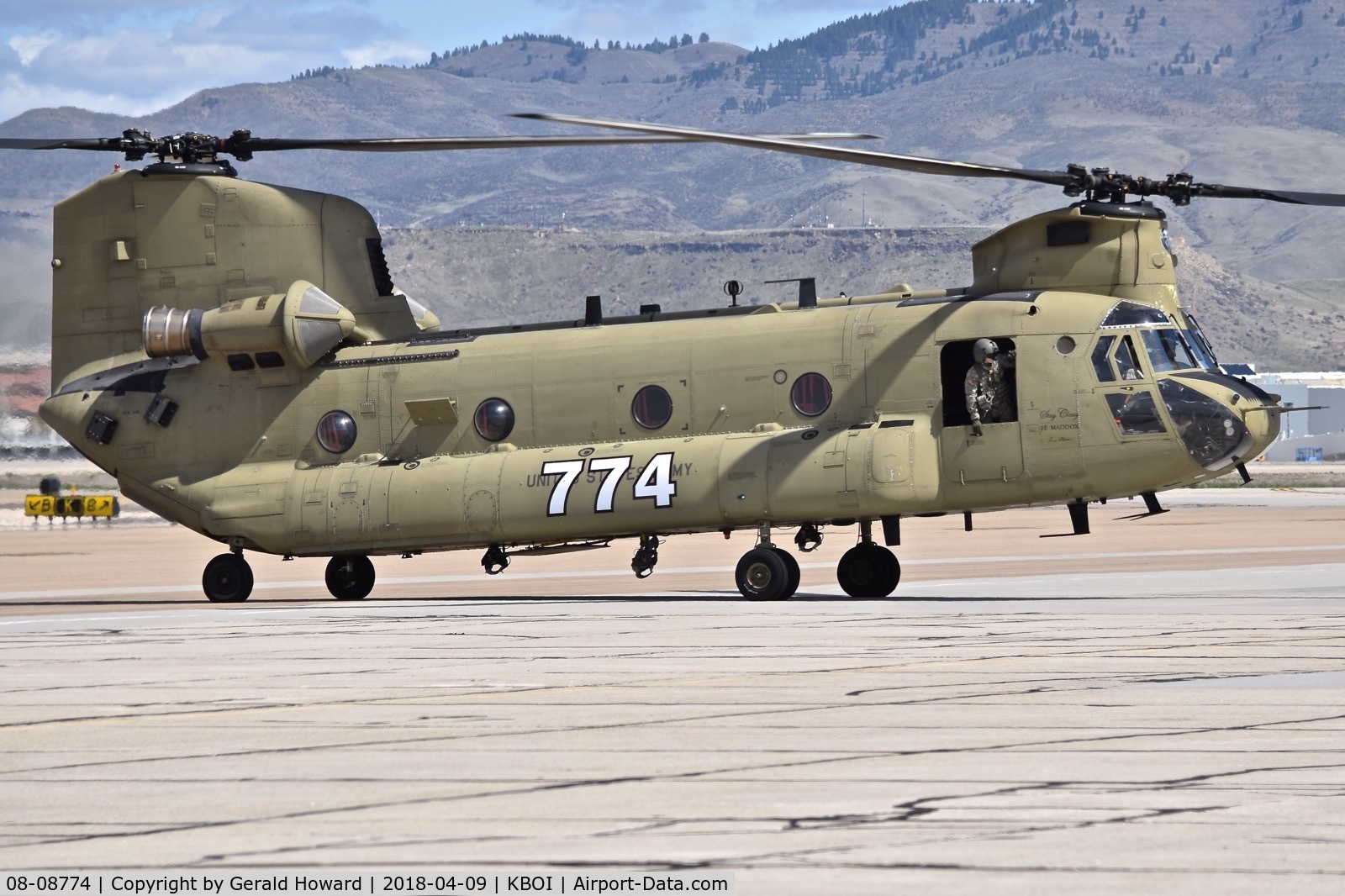 08-08774, 2008 Boeing CH-47F Chinook C/N M8774, Taxiing to the south GA ramp. Oregon Army National Guard.