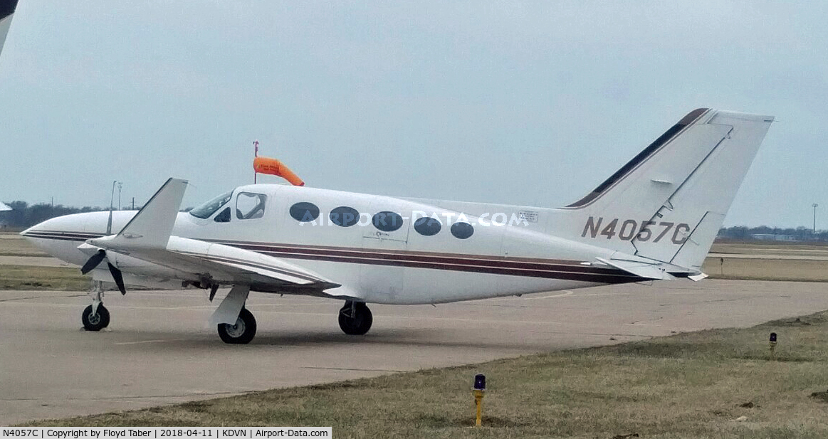 N4057C, 1982 Cessna 414A Chancellor C/N 414A-0848, Sitting on ramp