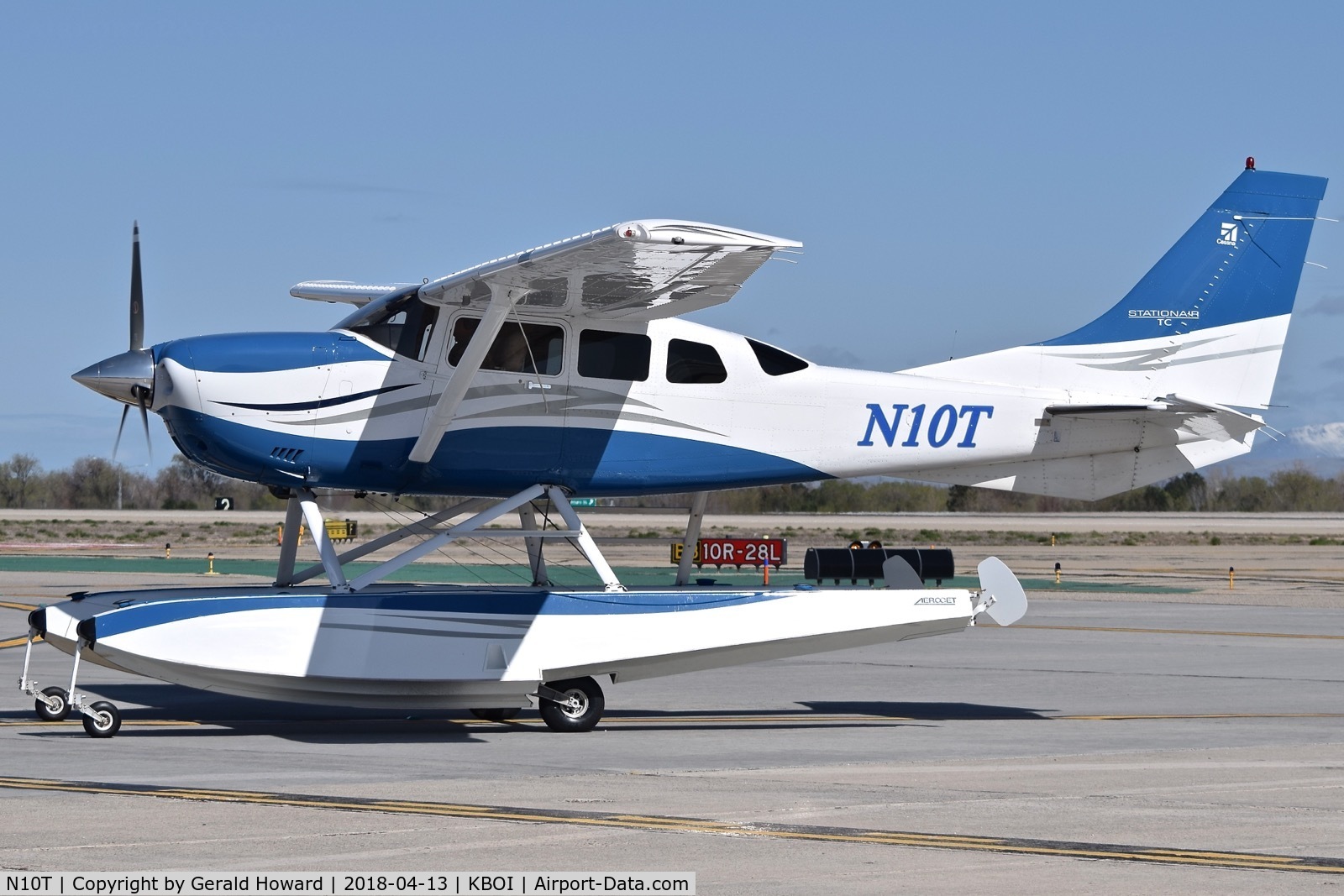 N10T, 2006 Cessna T206H Turbo Stationair C/N T20608623, Taxing on Bravo to south GA ramp.