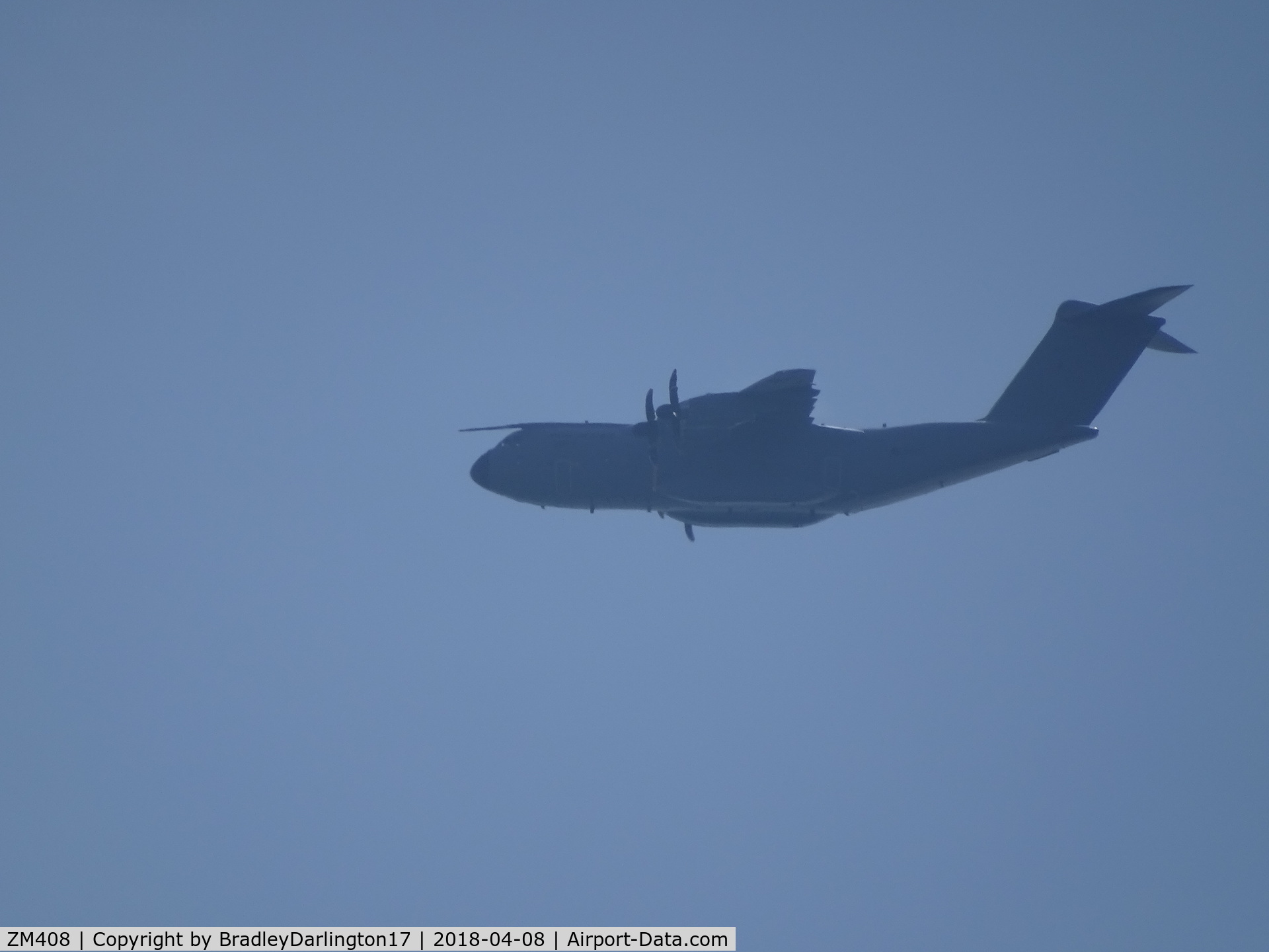 ZM408, 2015 Airbus A400M Atlas C.1 C/N 027, ZM408 flying low over plymouth hoe during training