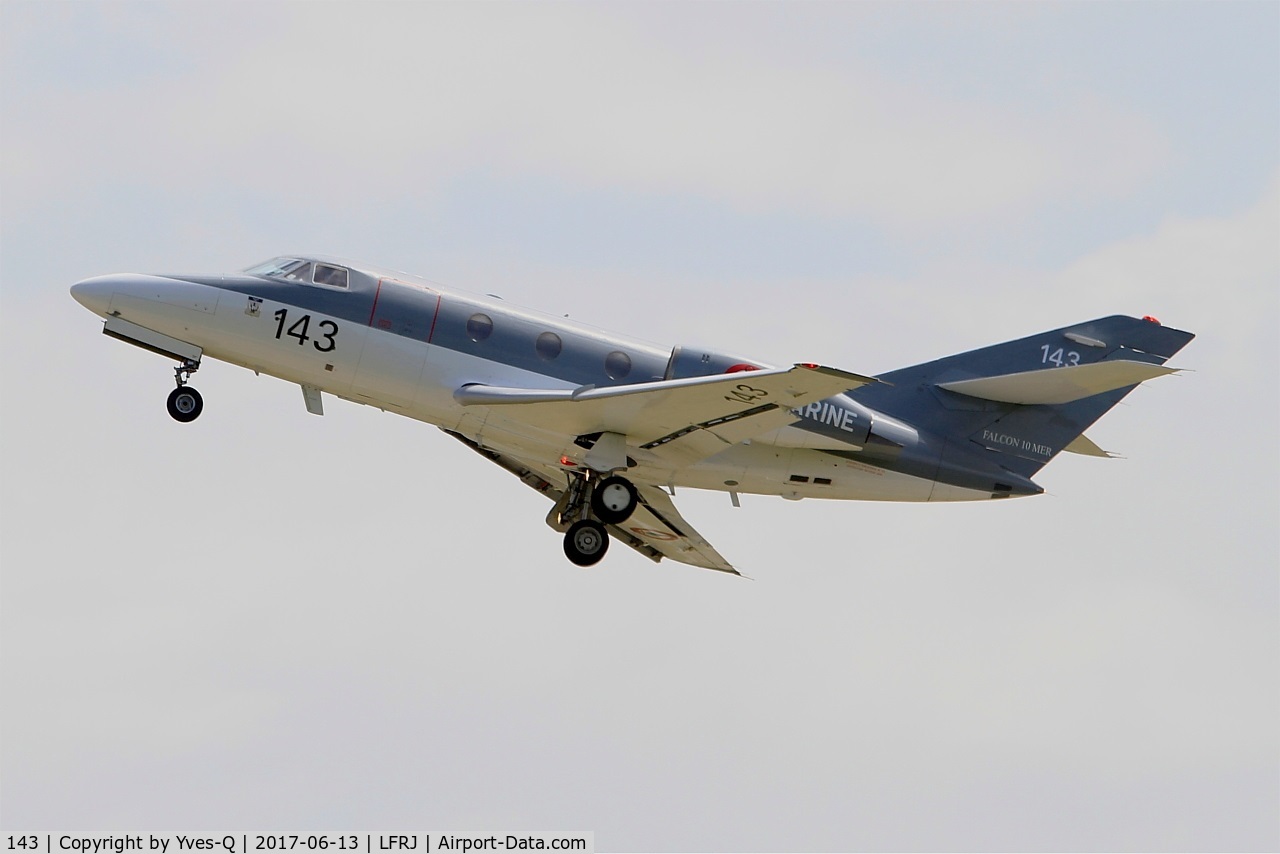 143, 1979 Dassault Falcon 10MER C/N 143, Dassault Falcon 10 MER, Take off rwy 08, Landivisiau Naval Air Base (LFRJ)